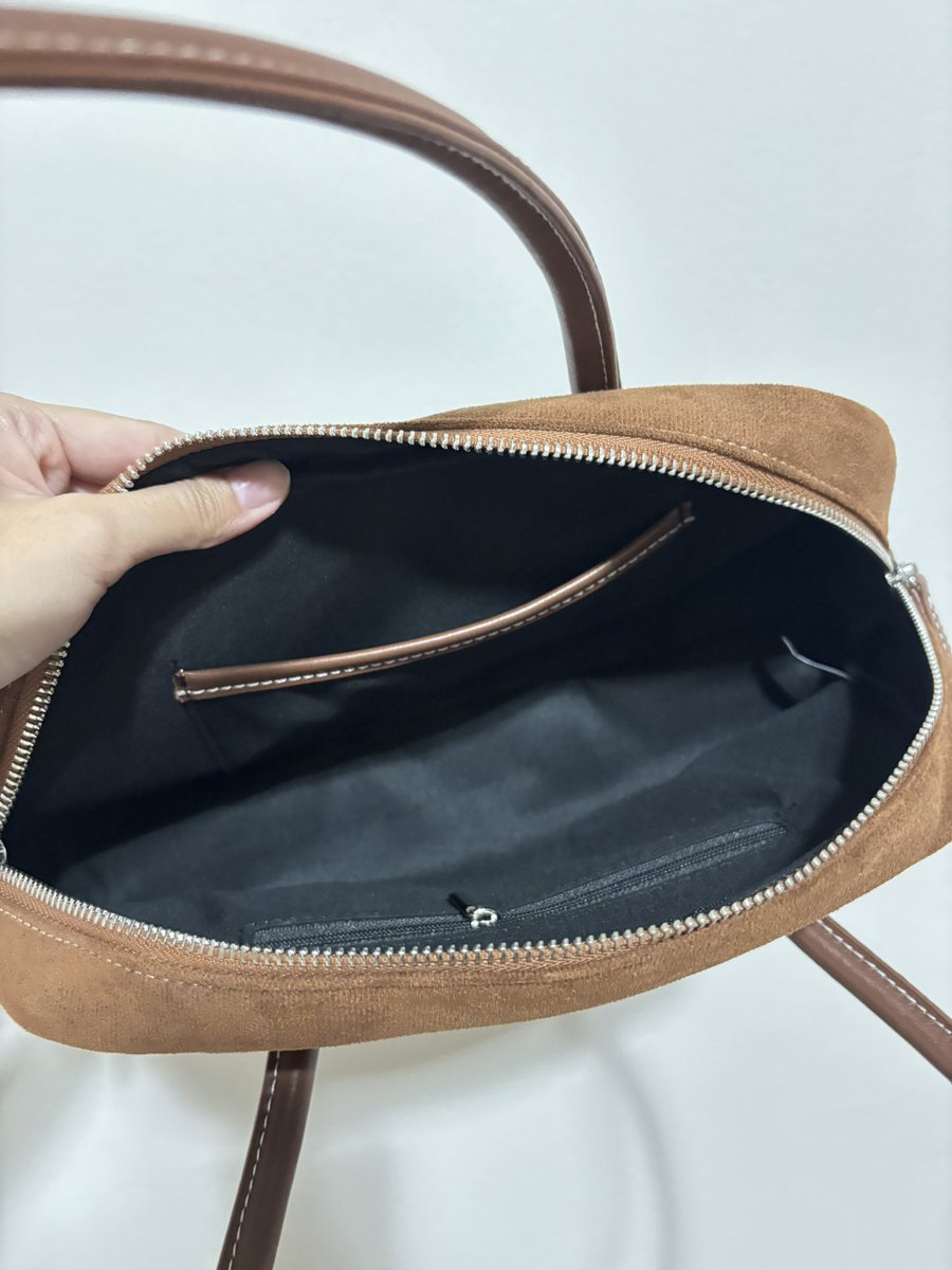 ttfavsm's tweet photo. 🛒💗 ส่งต่อกระเป๋าหนังกลับสี brown จากร้าน clothestoryy ราคา 170 บาท ‼️
🌳 ค่าส่งเอกชน 40 บาท
🥨🪐 ขอดูรูปเพิ่มเติมได้ค่ะ
#ส่งต่อกระเป๋า #ส่งต่อstandoil #standoilมือสอง #ราคาถูก #ส่งต่อกระเป๋ามือสอง #มือสอง #ส่งต่อ #ส่งต่อเสื้อผ้า #ส่งต่อ��สื้อผ้ามือ2 #ส่งต่อคสอมือ2 https://t.co/VCA0fjHDdm