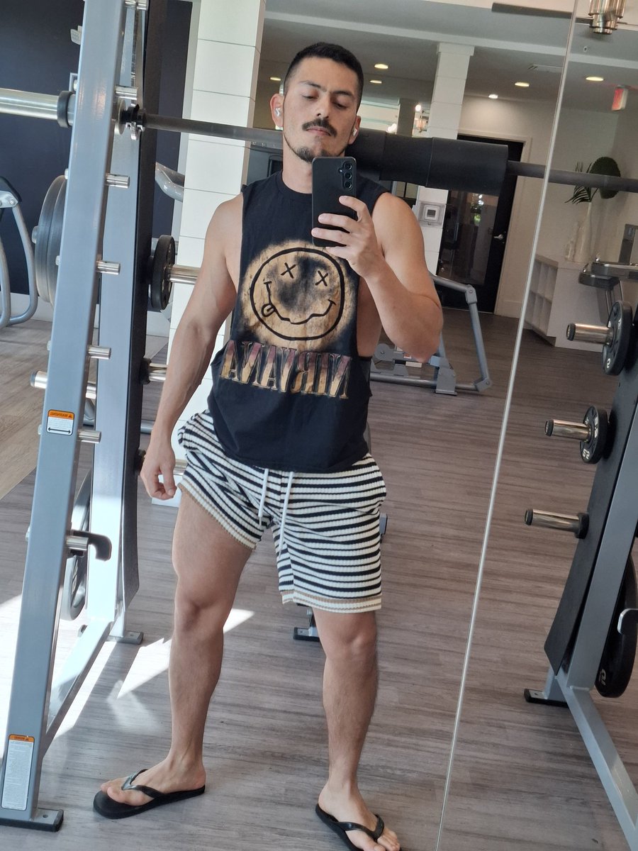 AltuveJhon's tweet photo. Beginning monday 😎👊 https://t.co/o5xrEjeX5B