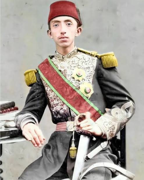 Ben devlet ve memleketime bir hizmet etmek ümidinde bulunmasaydım Çengel
köy'de rahat rahat otururken bu görevi kabul etmezdim. Bu yaştan sonra mezarıma padişah diye yazdırmak niyetinde değildim

VI MEHMET VAHDETTİN