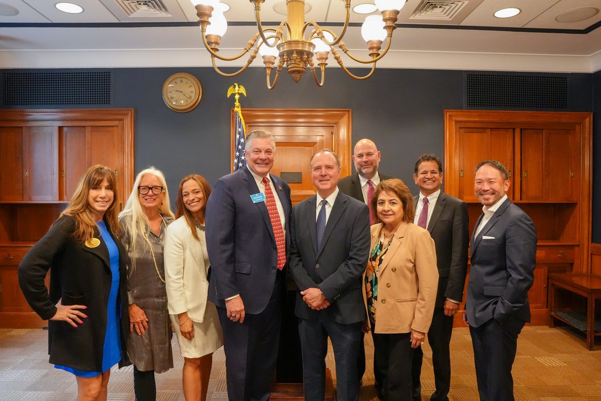 One of my favorite parts of my job – getting to welcome Californians to the Capitol and hear directly from them.

CA residents, if you're going to be in DC – let my office know!