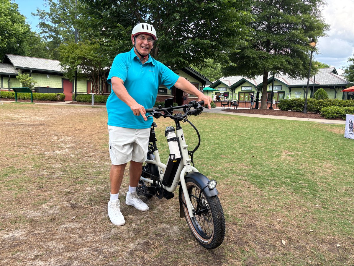 RaleighTranspo's tweet photo. Meet John V., who’s logged over 620 miles on his e-bike since February! 🚴♂️⚡
“It makes me smile 😃 when I look at my e-bike... I’m blessed and enjoying the ride in my golden years.” #ebikeprogram #commutesmart #raleighNC https://t.co/aLAKOb8dJv