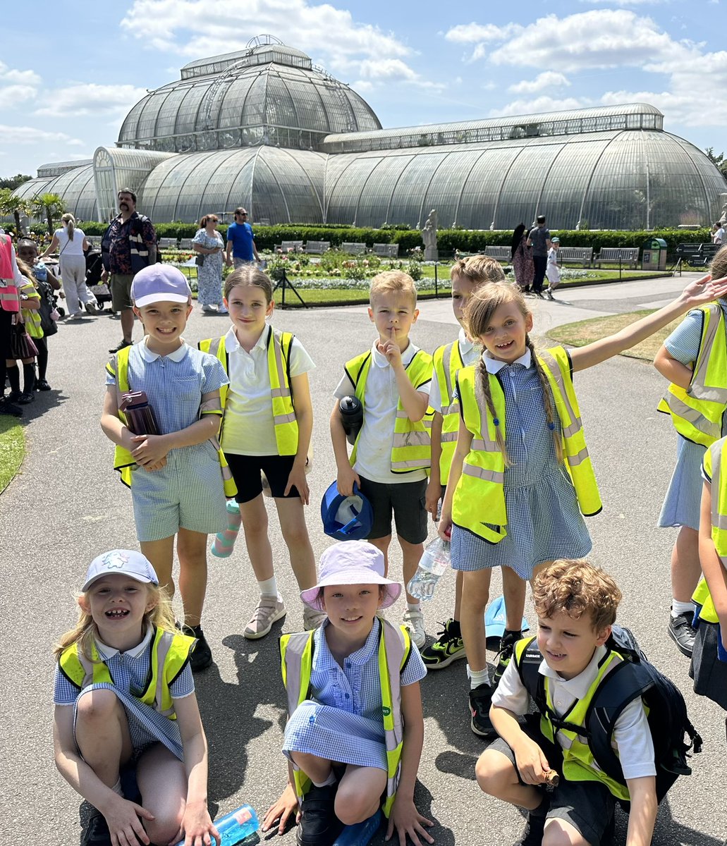 St Peter's Junior School tweet media