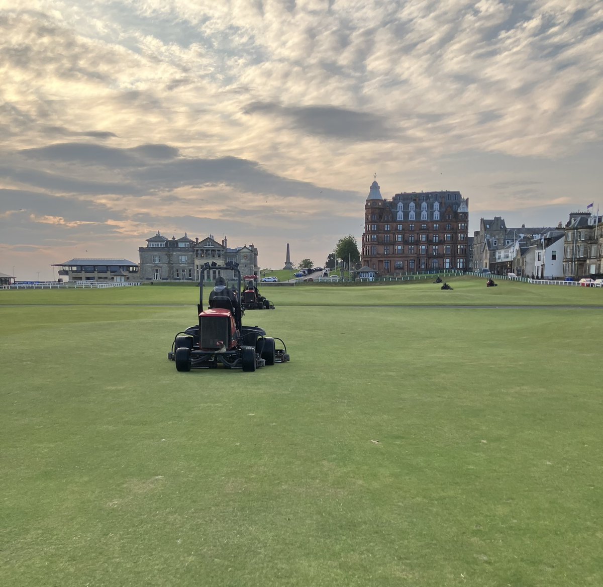It's hard not to enjoy Monday when your view at work is this..... #HomeofGolf #TurfLife