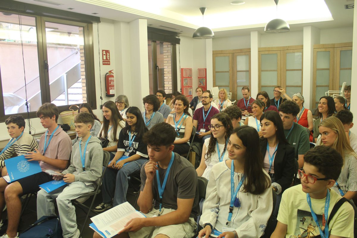 ies floridablanca (@iesflori) on Twitter photo Nuestra alumna de 4º ESO, Isabel Martínez Ibernón, ha participado en Madrid en la VII Jornada Nacional de Jóvenes: Los jóvenes nos paramos a pensar, representando al <a href="/iesflori/">ies floridablanca</a>
🗣️ ¡Orgullosos de su voz y compromiso! <a href="/AldeasInfantile/">Aldeas Infantiles</a>
🔗 aldeasinfantiles.es/area-prensa/ob… Nuestra alumna de 4º ESO, Isabel Martínez Ibernón, ha participado en Madrid en la VII Jornada Nacional de Jóvenes: Los jóvenes nos paramos a pensar, representando al <a href="/iesflori/">ies floridablanca</a>
🗣️ ¡Orgullosos de su voz y compromiso! <a href="/AldeasInfantile/">Aldeas Infantiles</a>
🔗 aldeasinfantiles.es/area-prensa/ob…