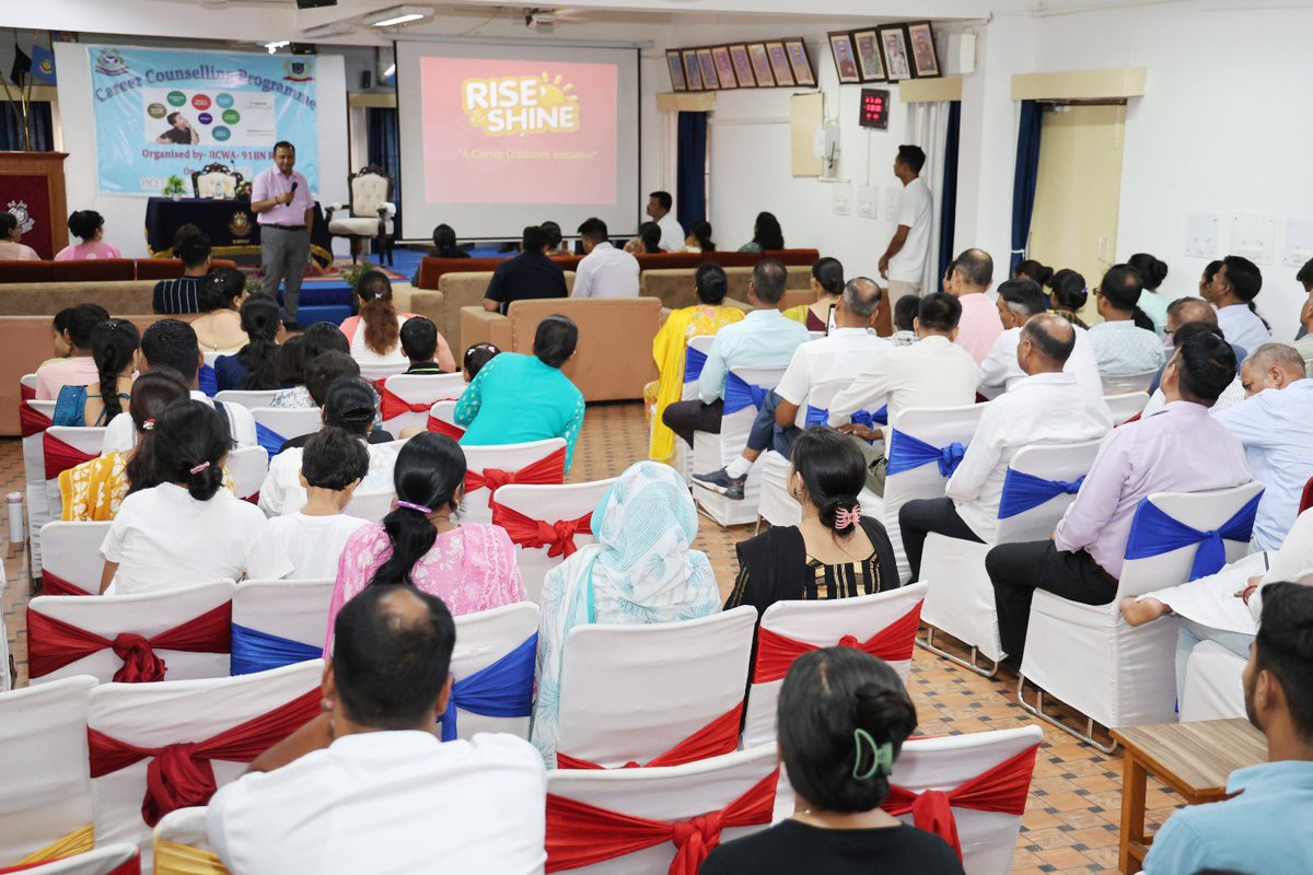 RCWAकी अध्यक्षा श्रीमती निरुपमा ओझा के मार्गदर्शन में #RAF @91BN  लखनऊ में  CareerCounselling Session का सफल आयोजनकिया गया।
सत्र में विशेषज्ञ प्रो.विवेक मिश्रा द्वारा करियर मार्गदर्शन प्रदान किया गया,जिससे छात्रों और अभिभावकों को महत्वपूर्ण लाभ मिला #RCWA #CareerCounselling.