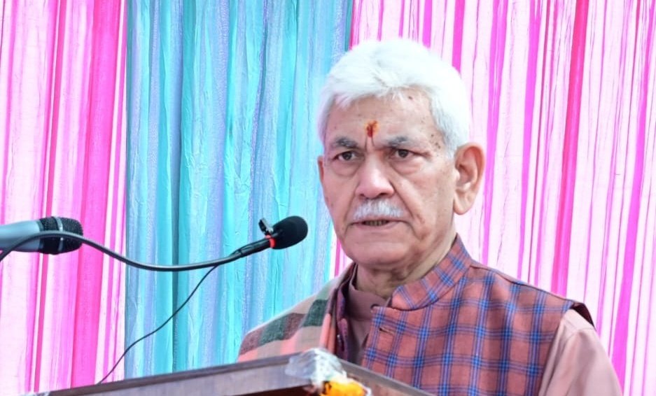 CenterForPeace7's tweet image. Hon’ble LG @manojsinha_ is not just training police—he is building warriors of peace. These recruits are equipped with mental, moral, and martial strength to defeat all forms of violence. #NewGenerationGuardians #PeaceForce @OfficeOfLGJandK