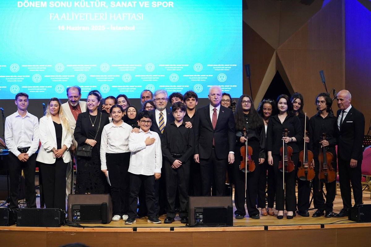 “Dönem Sonu Kültür, Sanat ve Spor Faaliyetleri Haftası”, “Aile ve Oyun” Temasının İşlendiği Birbirinden Renkli Etkinlikler ve Çeşitli Projelerin Yer Aldığı Açılış Programıyla Başladı 

📍 İstanbul

👉🏻 meb.ai/UlU7pwO