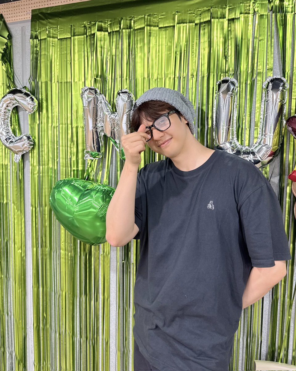 포토프레임 이벤트 종료하였습니다!
사진은 오늘 밤 12시까지 촬영 가능합니다💚

다같이 해피 신우데이🫶