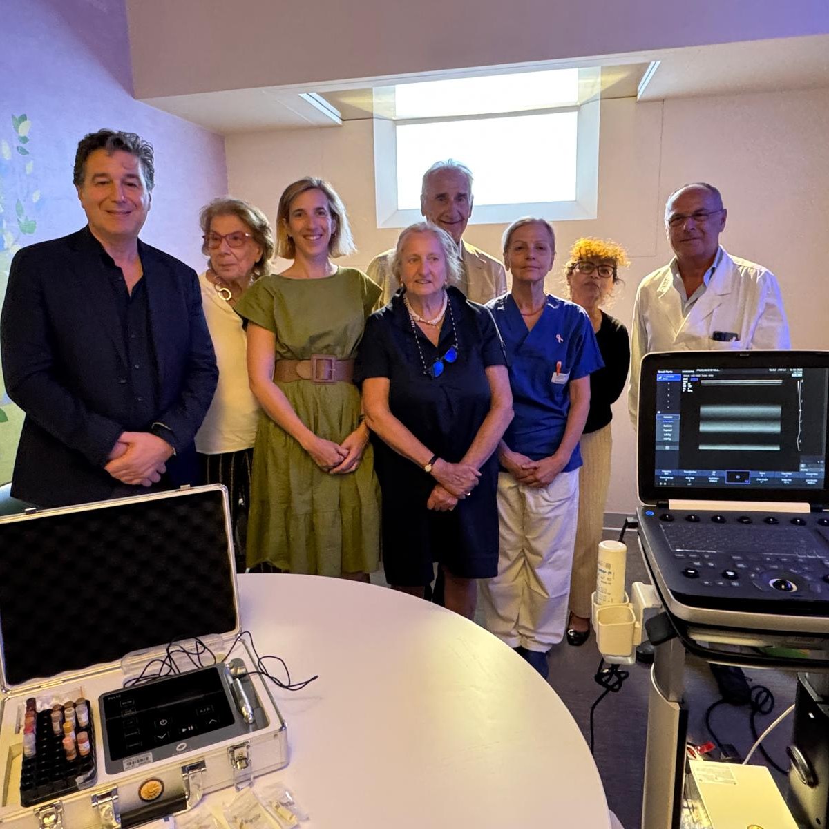 policlinicoMI's tweet photo. #TUMOREALSENO Le pazienti della #BreastUnit di #PoliclinicoMi hanno a disposizione uno strumento di ultima generazione per la #dermopigmentazione delle areole, in un ambiente sicuro, sotto la supervisione di personale altamente specializzato.
▶ https://t.co/r6QkgN866M https://t.co/jQJ3zulZDp