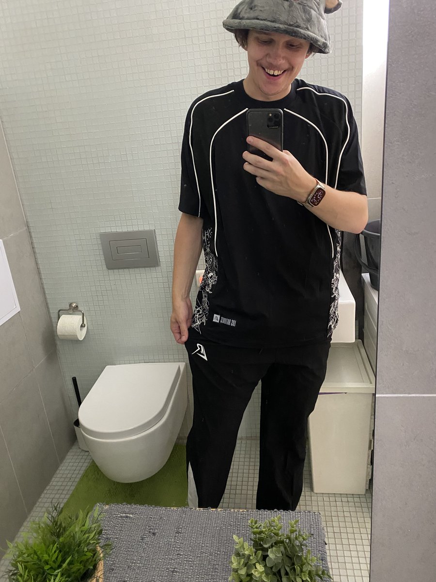 TomasCogik's tweet photo. Ready for @LEC summer split representing RAT gang. Ok i may pull out pedro move with fnatic jersey cuz "summer is ours" xdd

It feels so comfy, i love it!
@LosRatoneslol @Caedrel https://t.co/CfiENKalRF