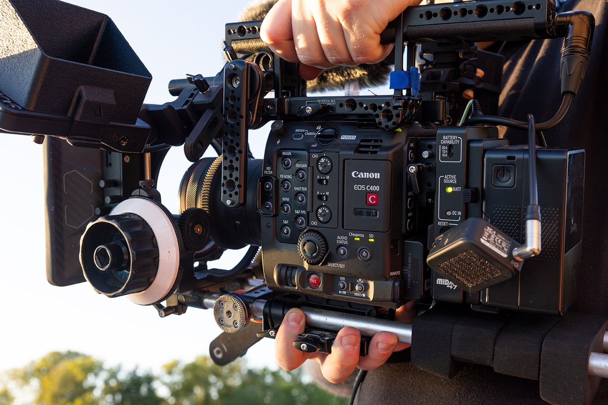 When your camera feels this good in-hand, the shots almost cull themselves. The EOS C400 hits that perfect balance of power and portability. What does your ideal handheld rig look like?