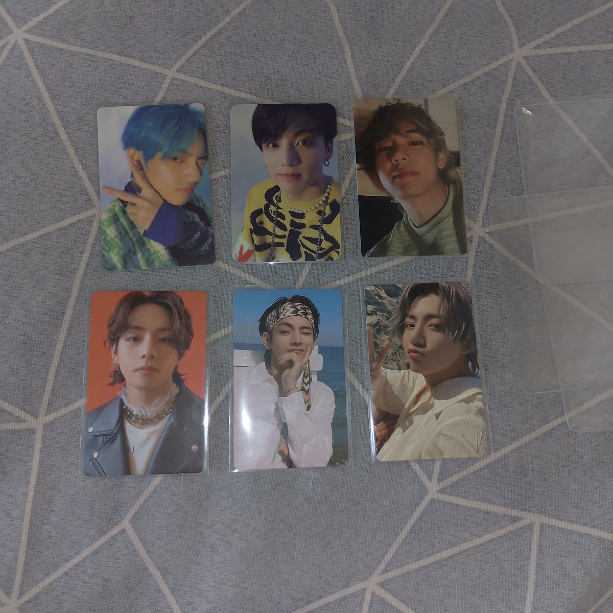 runbtswan's tweet photo. Happy Mail! 💌

Mavi taehyung'um sarı jungoom butter taekook'um mor saçlı jungoom ve layover bf bebeklerime beni kavuşturduğun için teşekkür ederim o kadar güzeller ki bayılcam şimdi 🤭😭🩷 https://t.co/Hj1dHtSBp5
