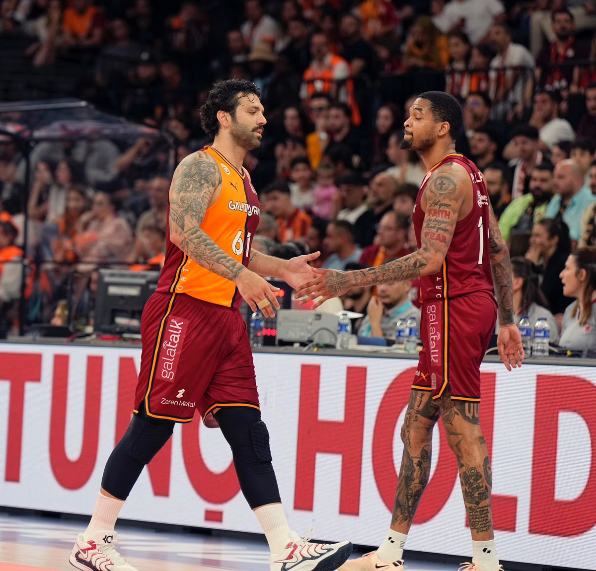 Galatasaray’dan ayrılan Göksenin Köksal Trabzonspor’la görüşüyor.