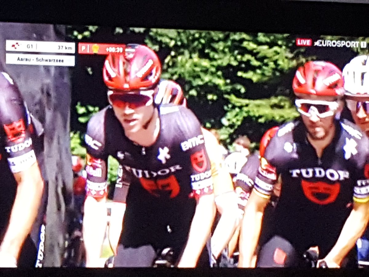 A por los  últimos  37 kms de la segunda etapa de #tourdesuisse . Vamosss campeones💪🏾🚴🏿‍♂️🚴🏿‍♂️🚴🏿‍♂️🚴🏿‍♂️🚴🏿‍♂️🚴🏿‍♂️🚴🏿‍♂️❤