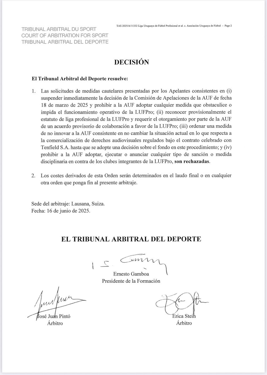 🚨Las medidas cautelares solicitadas por los clubes que integran la “unión de clubes” fue rechazada por el tribunal del TAS. 
✅ Lo que implica que la AUF es la única titular primigenia de los derechos audiovisuales para negociar las empresas y no los clubes.
(Sigue)