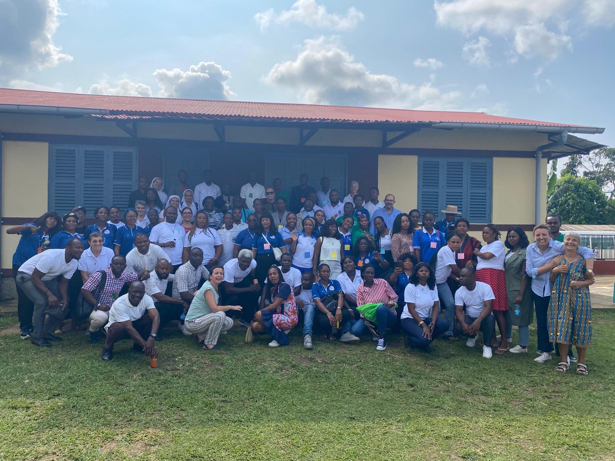 @LaMilagrosa-Mokom (@lamilagrosamok1) on Twitter photo Jornada interescuelas en región continental de Guinea Ecuatorial. + de 100 docentes junto a <a href="/trilemaedu/">Fundación Trilema</a> <a href="/Red_EQAp/">Escuelas que Aprenden #EQAp</a> y <a href="/LaMilagrosaMok1/">@LaMilagrosa-Mokom</a> : visitas a aulas, mesa de directivos y ponencia El desafío de aprender en GE. !Un día de inspiración y aprendizaje! #EducaciónGE #FormaciónDocente Jornada interescuelas en región continental de Guinea Ecuatorial. + de 100 docentes junto a <a href="/trilemaedu/">Fundación Trilema</a> <a href="/Red_EQAp/">Escuelas que Aprenden #EQAp</a> y <a href="/LaMilagrosaMok1/">@LaMilagrosa-Mokom</a> : visitas a aulas, mesa de directivos y ponencia El desafío de aprender en GE. !Un día de inspiración y aprendizaje! #EducaciónGE #FormaciónDocente