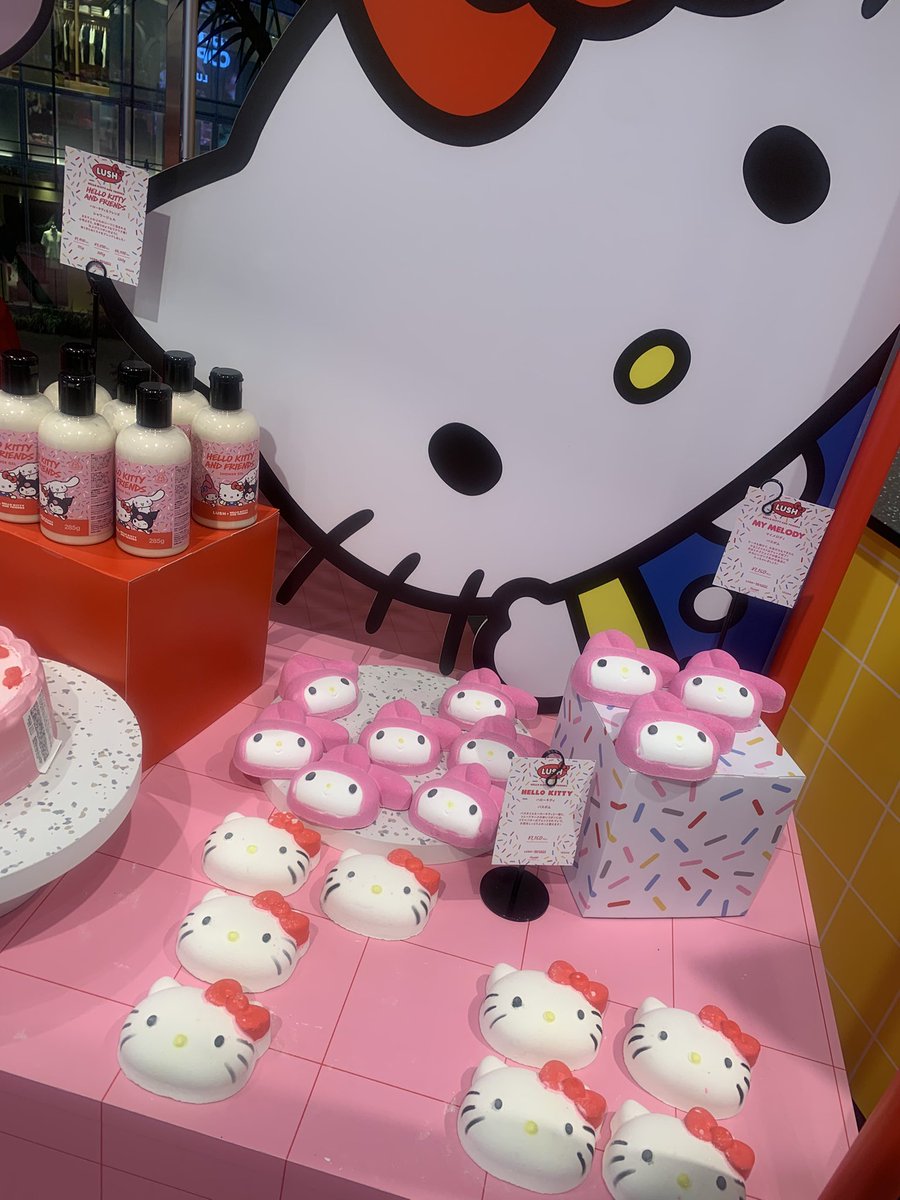 6262_nyan's tweet photo. 整理券競争に負けたのでごはん食べて新しくオープンしたLUSHでクロミ買った❤︎૮ ˶ •⩊• ˶ ა https://t.co/VdLidiZxzn