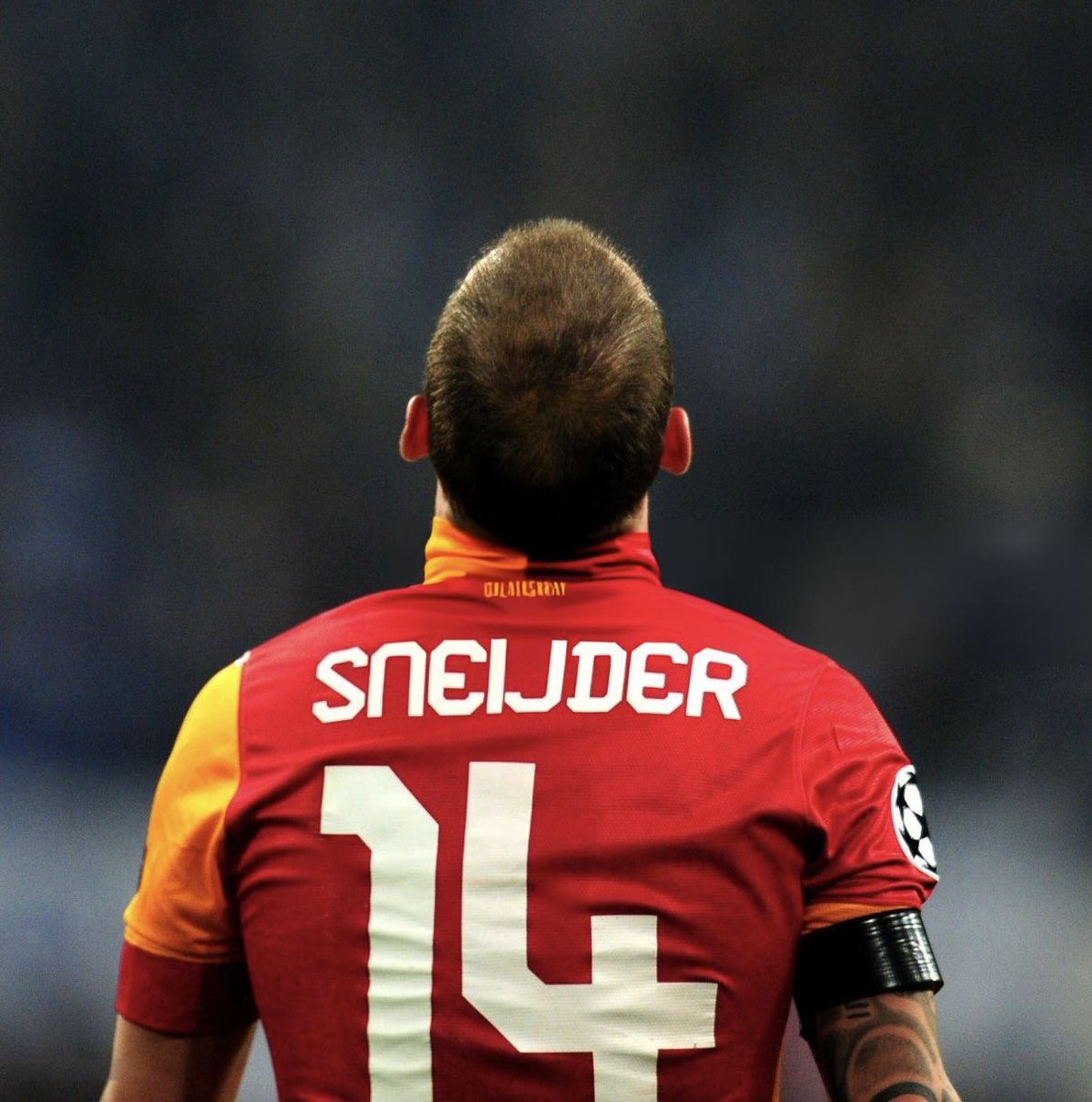 Formayı efsane kılan sadece futbolcu değildir… 
#ArialOut