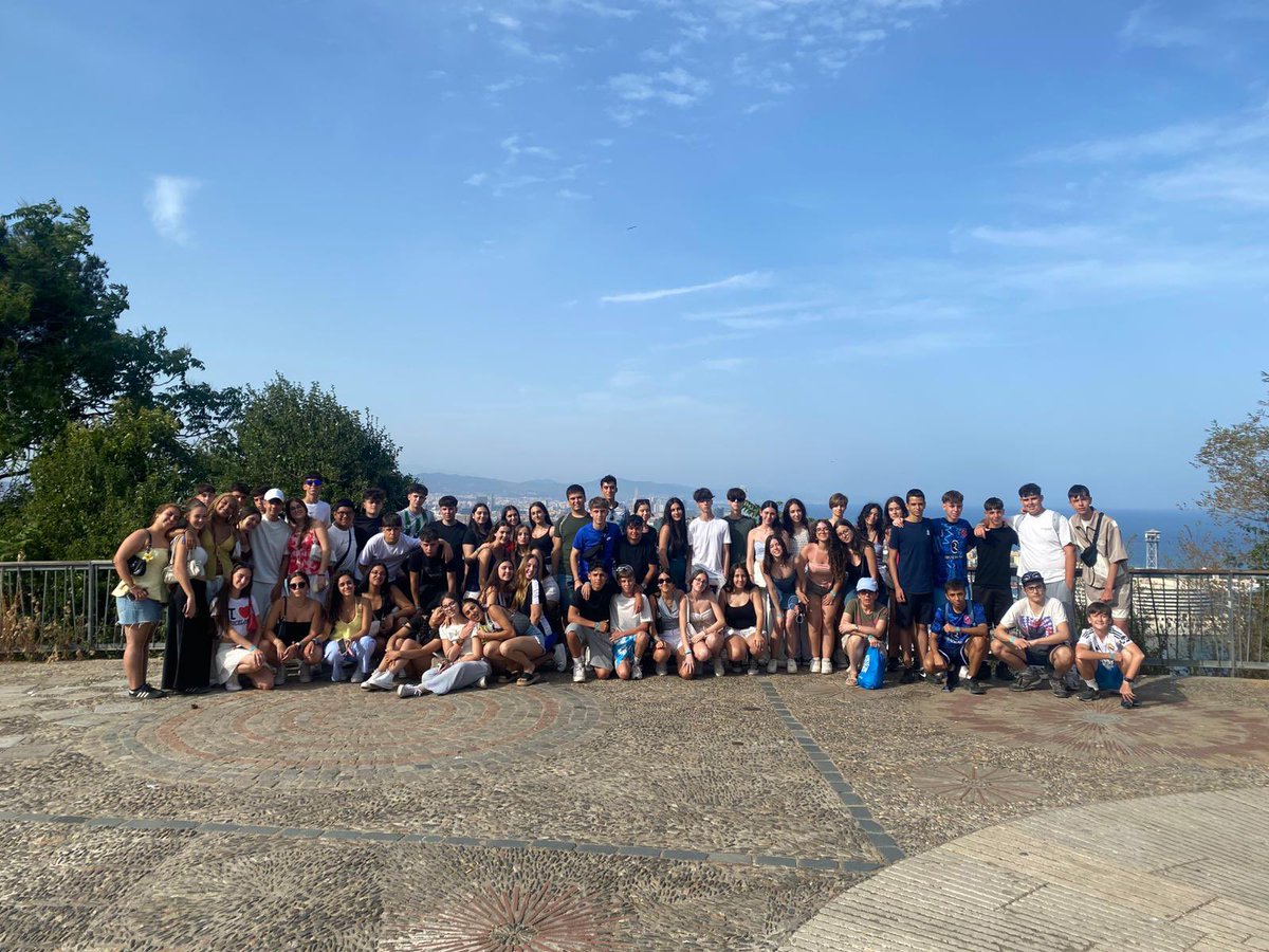 JuanGrisTwittea's tweet photo. Nos siguen llegando imágenes de nuestros alumnos de 4° en su tour mediterráneo, disfrutando de Tarragona, el mirador de Montjuic o el Aquopolis 😎🌞⛱️😃💦#viajedeestudios #compartiendoexperiencias https://t.co/HyrSez3m73