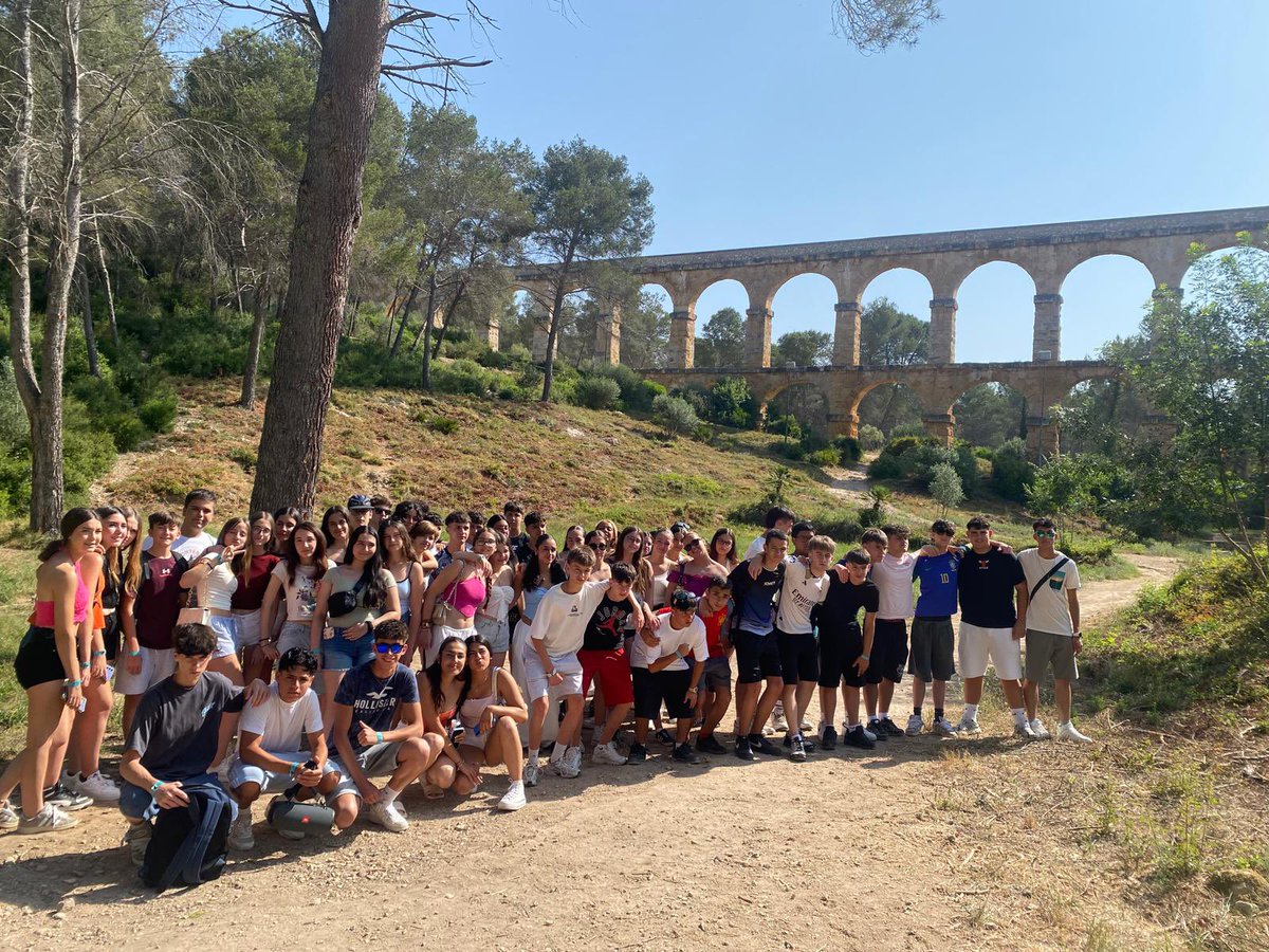 JuanGrisTwittea's tweet photo. Nos siguen llegando imágenes de nuestros alumnos de 4° en su tour mediterráneo, disfrutando de Tarragona, el mirador de Montjuic o el Aquopolis 😎🌞⛱️😃💦#viajedeestudios #compartiendoexperiencias https://t.co/HyrSez3m73