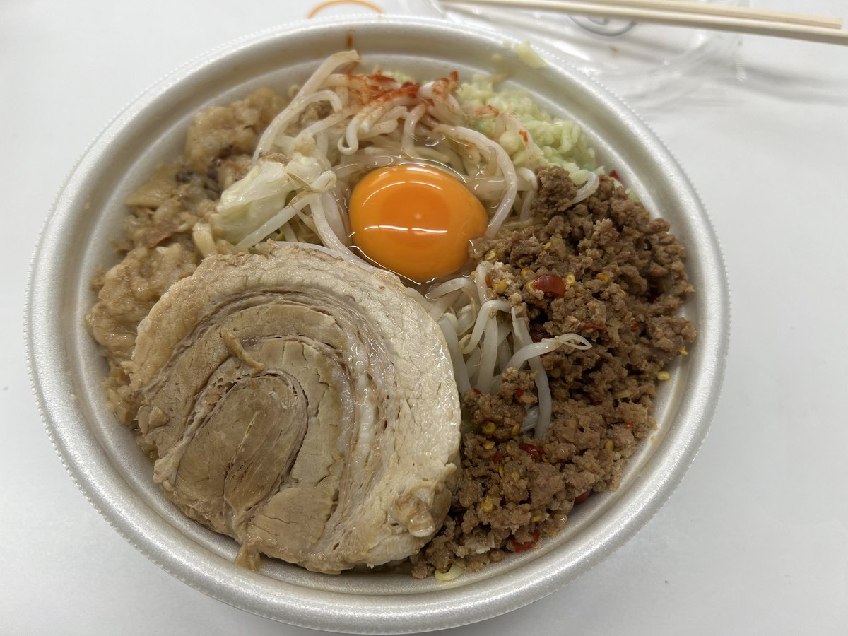 777nosnos's tweet photo. 立川マシマシ上尾店
ブラックカード6杯目は
持ち帰り汁なし麺
美味しかった❣️😋 https://t.co/tvkS5dF459