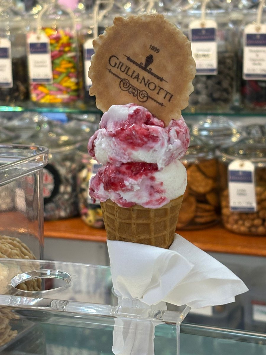 My favorite ice cream shop in Stonehaven. Old school, sweets in jars, like going back in time. If you are going to go, go all in!!  😂❤️🏴󠁧󠁢󠁳󠁣󠁴󠁿