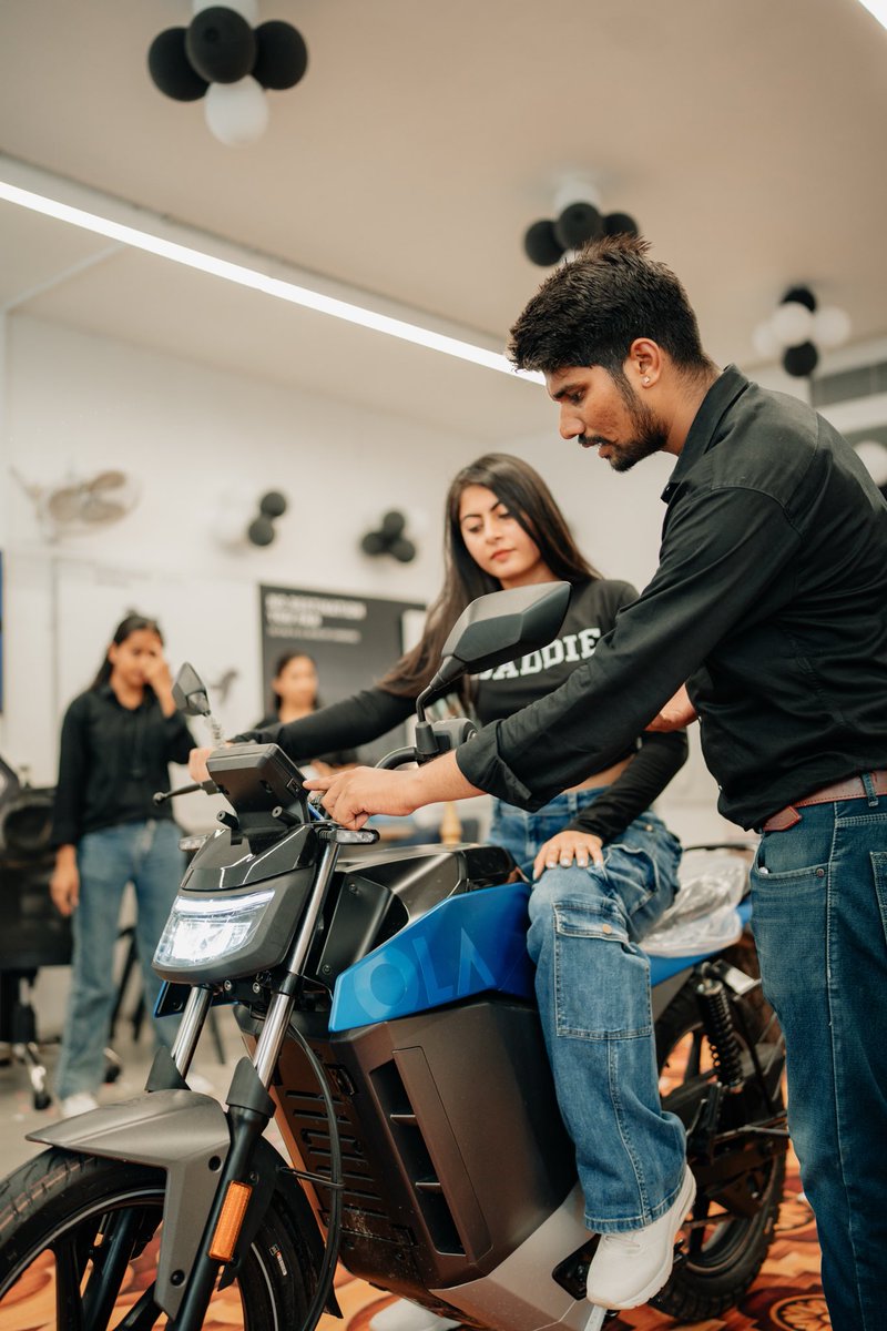 OlaElectric's tweet photo. The Roadster has officially arrived in Jaipur. 
Here’s a glimpse of what went down on delivery day.
Now it’s your turn to test ride the bike of the future. Book now.
#RoadsterX #BikeOfTheFuture #RideTheFuture https://t.co/k7zFA8v6wd