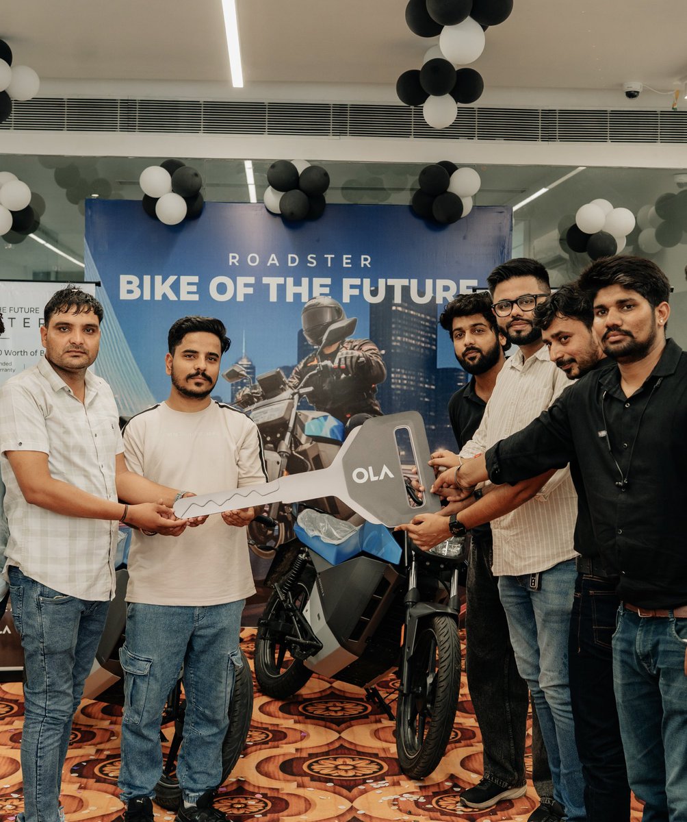 OlaElectric's tweet photo. The Roadster has officially arrived in Jaipur. 
Here’s a glimpse of what went down on delivery day.
Now it’s your turn to test ride the bike of the future. Book now.
#RoadsterX #BikeOfTheFuture #RideTheFuture https://t.co/k7zFA8v6wd