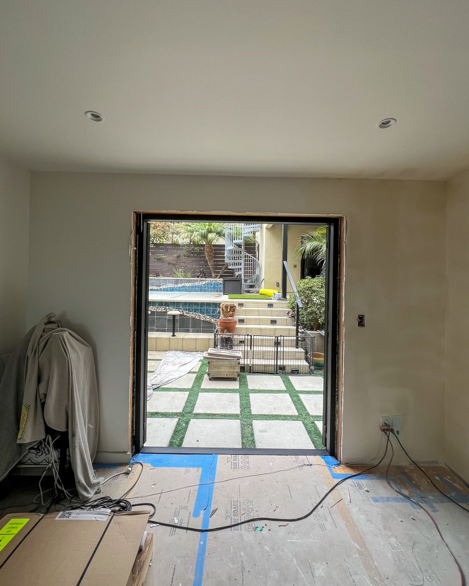 CabanaConcepts's tweet photo. Another LaCantina install completed!
1L1R outswing with a Bronze Anodized frame, Black hardware, and 1" SDL lites (1W x 4H) — measuring 6' x 7'. Clean, modern, and made to elevate any space.
#LaCantina #BronzeFrame #Modern #CustomInstall #HomeDesign #CabanaConcepts https://t.co/TrJ1NUZRux