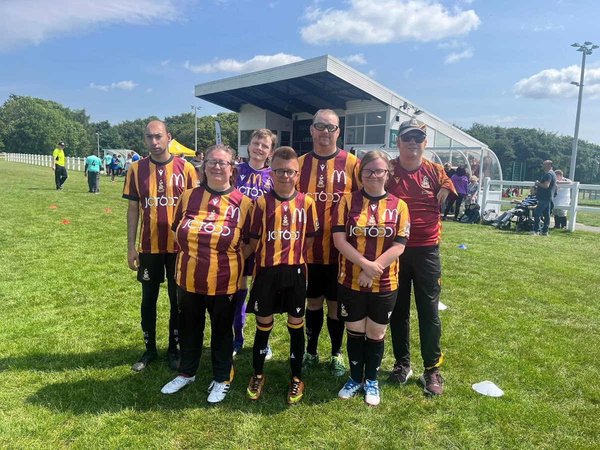 Championees Championees! 

Well done to our Bradford City DFC Ambers team who won the Aspire learning difficulties Cup in Leeds for the 2nd year running! 

Also well done to our Bradford City DFC Claret team who lost to the eventual winners Swarthmore College, who they beat in
