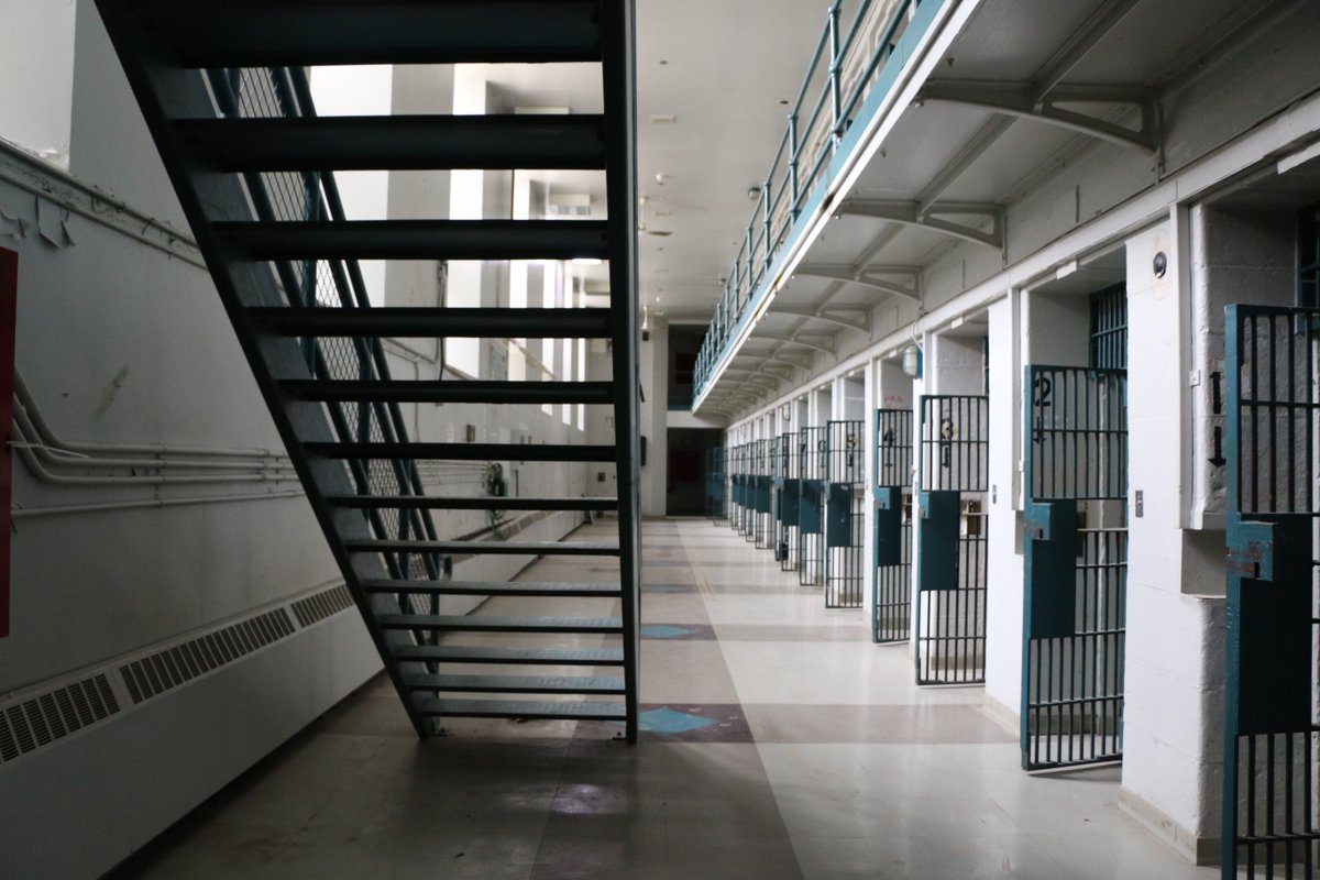 🔐 Plongez dans l’histoire au pénitencier de Kingston!
Explorez cette prison légendaire avec nos visites guidées — maintenant offertes en français (1h30), et bientôt en version express (45 min)! 🎉
On a hâte de vous accueillir!
#PénitencierDeKingston #HistoireCanadienne