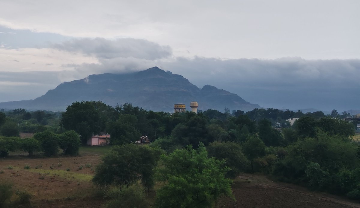 ImShekhawat07's tweet image. बारिश के बाद पावागढ़ की पहाड़ी का ये खूबसूरत नज़ारा। ❤️ प्रकृति की इस अद्भुत छटा को देखकर दिल खुश हो जाता है। 

#NatureLovers #Pavagadh