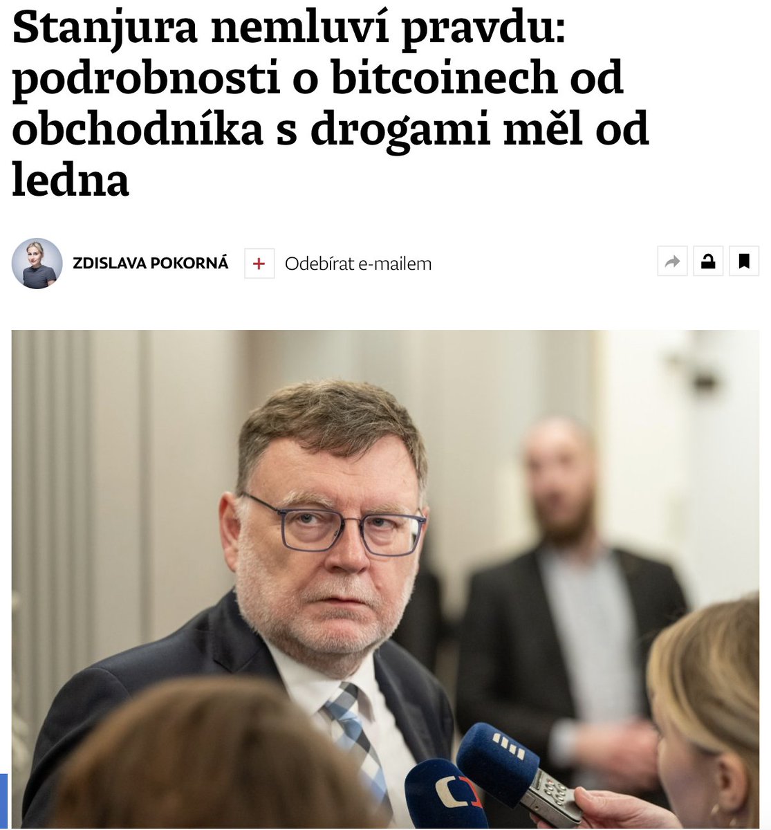 1/ Ministr financí Zbyněk Stanjura (ODS) nemluví pravdu. 

Tvrdí, že se o bitcoinovém daru od odsouzeného Tomáše Jiřikovského dozvěděl až po podpisu smlouvy s ministerstvem spravedlnosti. Korespondence s jeho vládním kolegou Pavlem Blažkem (ODS) ale ukazuje, že byl o celé věci