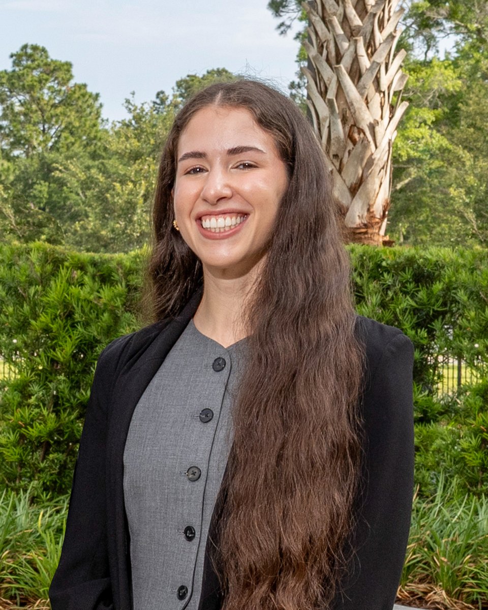 MayoRadiology's tweet image. 🎉 Congrats to Dr. Cynthia De la Garza-Ramos, Interventional Radiology resident at Mayo Clinic Florida, on receiving the 2025 @RSNA Roentgen Award for outstanding radiologic research! A rising leader in imaging innovation! 🏆🩻
#RSNA2025 #RadiologyResearch #MayoClinic