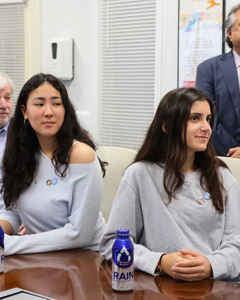AminaJMohammed's tweet photo. Students inspire and give me hope — always.

At @UNISNYC, I saw students in New York and young women in Nigeria walking with different aspirations, yet learning side by side — lifting each other, from afar, toward a shared future.

That’s the power of inclusive education and technology at its best — and the spirit of the SDGs in action.

📷: Scarlett Spager