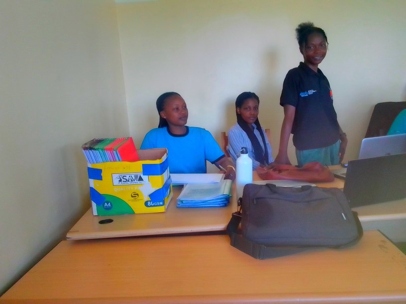 nycnyanza's tweet image. Ku Kigo cy&apos;urubyiruko cya @NyanzaDistrict hari kubera amahugurwa ya ba Rwiyemezamirimo b&apos;urubyiruko yateguwe na @DOTRwanda ku bufatanye na @MastercardFdn, aho bari kubahugura kuri #DSEProgram igamije kwagura business zabo hifashishijwe ikoranabuhanga. @RwandaICT @YegoNyanza