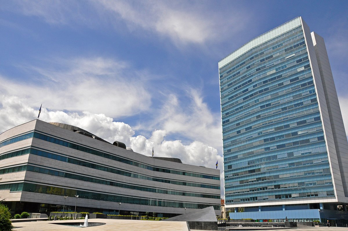 Predlagač ovog zakona Jasmin Emrić navodi da je cilj njegovog donošenja uređenje postupka imenovanja ministara i zamjenika ministara u slučajevima kada osobe koje obavljaju navedene funkcije podnesu ostavku ili budu razriješene. Više o Prijedlogu zakona.👇
javnarasprava.ba/bih/Zakon/2290