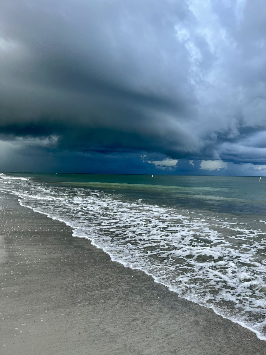zambitochris's tweet photo. @tropicalupdate Some drizzle at 6:30am and then some storm activity around 7:30 in IRB. https://t.co/BpmXzaM3OW