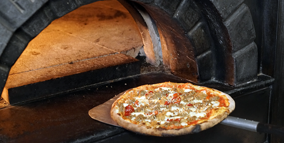 melivingcom's tweet image. When Pigs Fly in New England Living Magazine nelivingmagazine.com/when-pigs-fly/ #pigsfly #whenpigsfly #mainepizza #mainerestaurants #mainedining #maineattractions #maineliving #newengland #newenglandlivingmagazine #mainefoodie #maine #visitmaine #mainelove