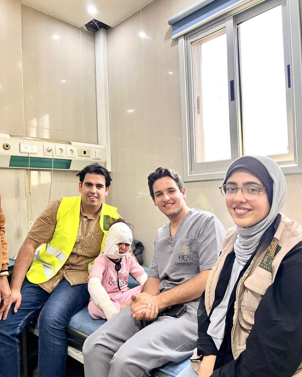 healpalestine_'s tweet image. Haneen, a young girl from Gaza, lost her home and both parents, and suffered severe physical and emotional trauma in a recent bombing of a school where families were taking shelter. HEAL Palestine responded by urgently transferring her to a specialized hospital, assigning a…