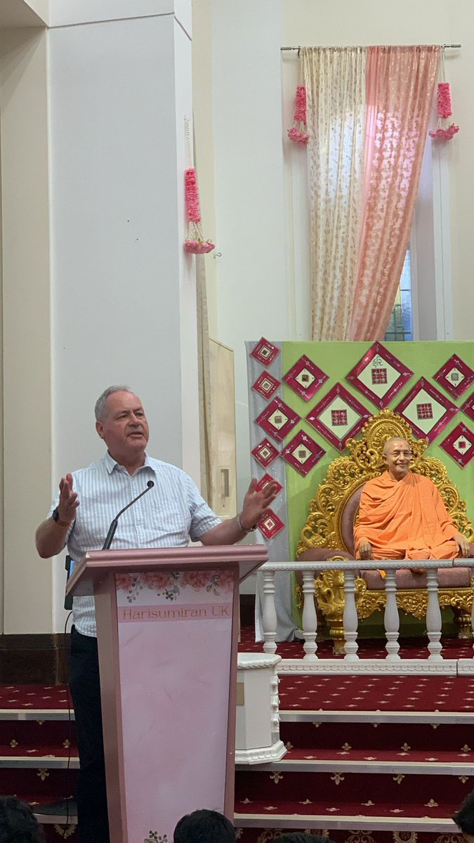 BobBlackman's tweet photo. I joined the congregation of #Haridham with worshippers of #YogiDivineSociety to offer prayers for the victims, their friends & families of the dreadful #AhmedabadPlaneCrash We mourn the loss of so many lives including relatives of the congregation of this Mandir. #OmShanti https://t.co/aAS4pOXIZR