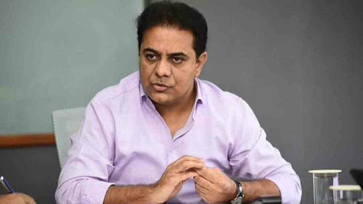 RTVnewsnetwork's tweet photo. KTR ACB విచారణలో కీలక పరిణామం
కేటీఆర్ సెల్ఫోన్ సీజ్కు ACB ప్రయత్నం
సెల్ఫోన్ వెంట తీసుకురాలేదన్న KTR
ఈ నెల 18లోపు ఈ-కార్ రేసు సమయంలో వాడిన సెల్ఫోన్లు సబ్మిట్ చేయాలని ACB ఆదేశం
@KTRBRS #FormulaEracescam #Telangana #ACB #RTV https://t.co/dHmMXu51Fg