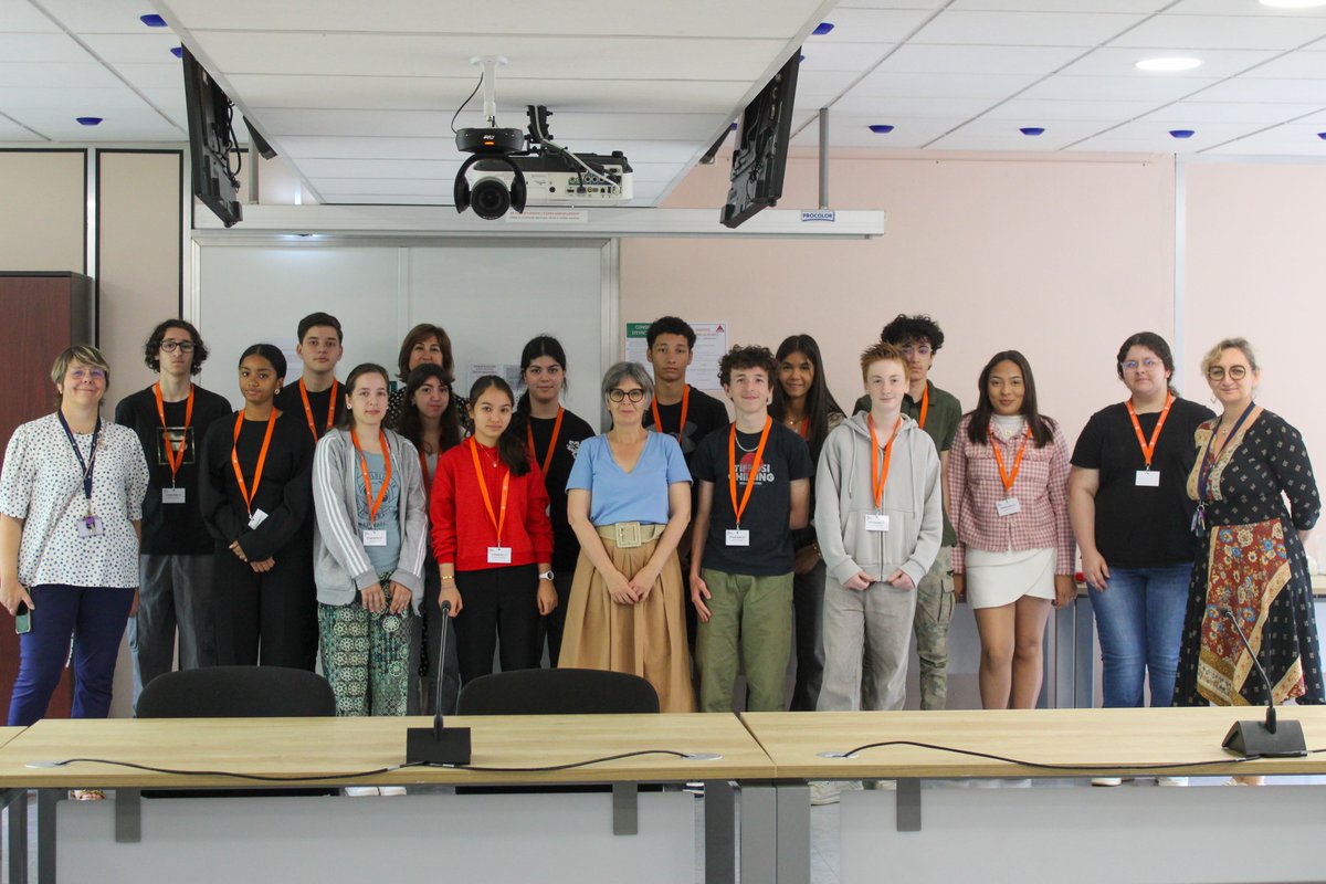 🎓 Top départ pour les #stages de seconde !
Du 16 au 27 juin, les élèves de 2de GT découvrent le monde professionnel lors d'une séquence d'observation.
Le rectorat participe pleinement à cette dynamique en accueillant plusieurs stagiaires.
Bon stage à toutes et tous !