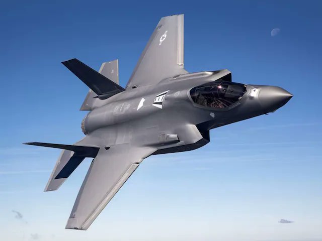 dailyupdates04's tweet image. Indian radar detected a F-35 stealth jet, forcing it to land in Kerala. 

The F-35 is hard to spot, but Indias advanced radar system found it.

This shows Indias strong tech &amp;amp; growing role in security.

Some say the jet had a device to be seen, but it may not have.