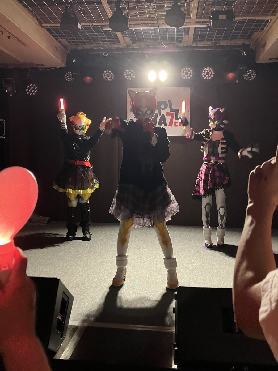 これが観たかった感がある画🐱🐱🐱
アイラちゃんはよく歌もダンスも得意じゃないって言うけど、堂々としたパフォーマンスでとってもかっこよかったです。
#アイラTN
#ぶっかせいち
#ロックに爆誕ソネット12周年