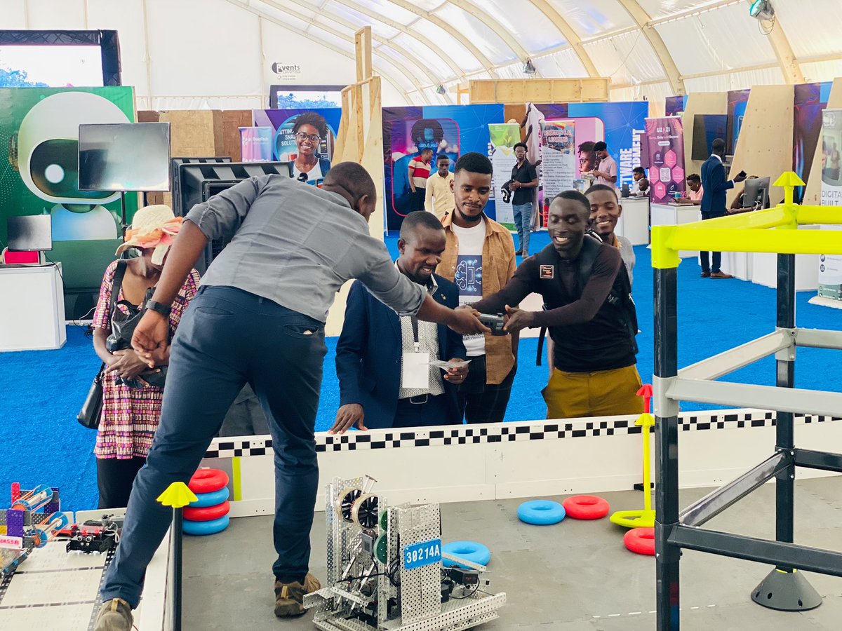 Ibu_Kays's tweet image. Innovation in action! Youths testing VEX V5 robots at #NationalScienceWeekUganda, Kololo Independence Grounds! Unleashing creativity &amp;amp; shaping the future! 

#VEXV5 #NSW2025 #YoungEngineers #UGRobotics2025 #ResearchNews @RugyendoQuotes @Kamaureen @UNDPUganda @STIsecretariat