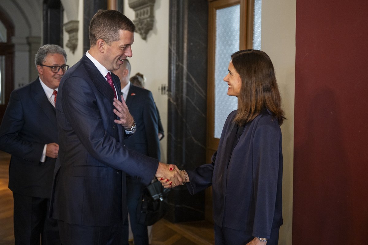 Parl CH (@parlch) on Twitter photo Nationalratspräsidentin <a href="/MajaRiniker/">Maja Riniker</a> empfing heute den serbischen Aussenminister <a href="/markodjuric/">Марко Ђурић</a> im Parlamentsgebäude. Der Fokus des Gesprächs lag auf den bilateralen Beziehungen zwischen 🇨🇭& 🇷🇸 und den EU-Dossiers beider Länder. Aussenminister Đurić besucht die Schweiz auf Nationalratspräsidentin <a href="/MajaRiniker/">Maja Riniker</a> empfing heute den serbischen Aussenminister <a href="/markodjuric/">Марко Ђурић</a> im Parlamentsgebäude. Der Fokus des Gesprächs lag auf den bilateralen Beziehungen zwischen 🇨🇭& 🇷🇸 und den EU-Dossiers beider Länder. Aussenminister Đurić besucht die Schweiz auf
