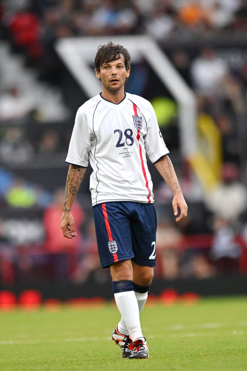 iHeartRadio's tweet photo. My interest in soccer when @Louis_Tomlinson is on the field 📈📈

🎧: https://t.co/3Dc3RQZvbs https://t.co/1je60n3vQE
