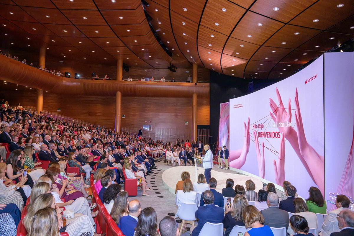 Fuimos seleccionados en la XVII Convocatoria de #EurosDeTuNómina de <a href="/bancosantander/">Santander</a> 🤍

Junto a <a href="/FundacionEyA/">Fundación Esperanza y Alegría</a> impulsamos un proyecto en Tanzania que beneficiará a 1.238 estudiantes.🏅 El premio se entregó el 9 de junio con S.M. la Reina Letizia y Ana Botín, presidenta del banco.