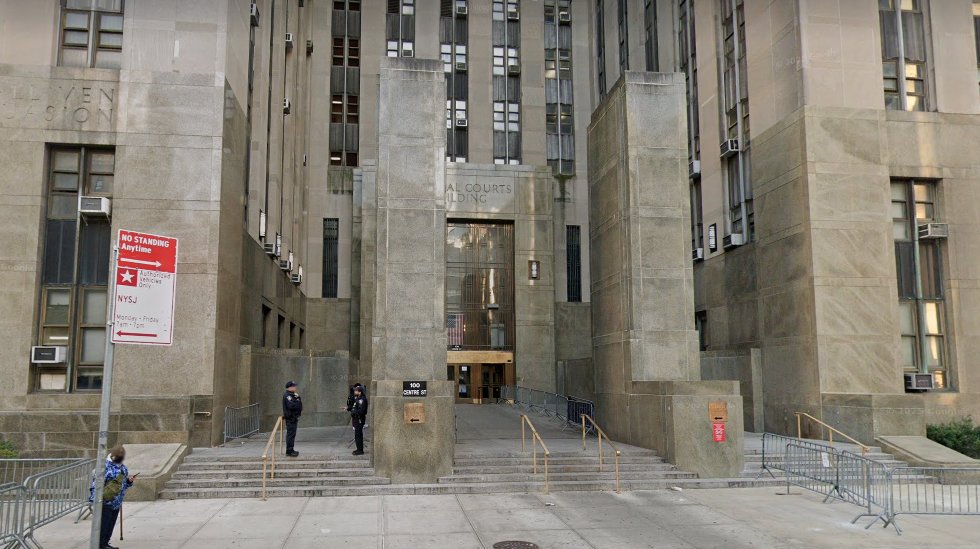 MANHATTAN,NY *OFFICERS SLASHED* CONFIRMED 2 OFFICERS SLASHED AT THE CRIMINAL COURTS BLDG - NOT LIKELY - 1 PERP IN CUSTODY #BREAKING #NYPD